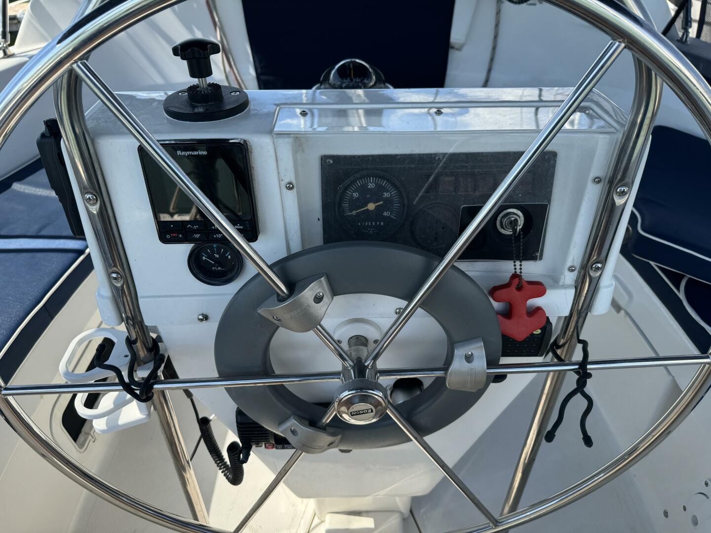 Treinta y Tres 33ft Hunter Yacht For Sale