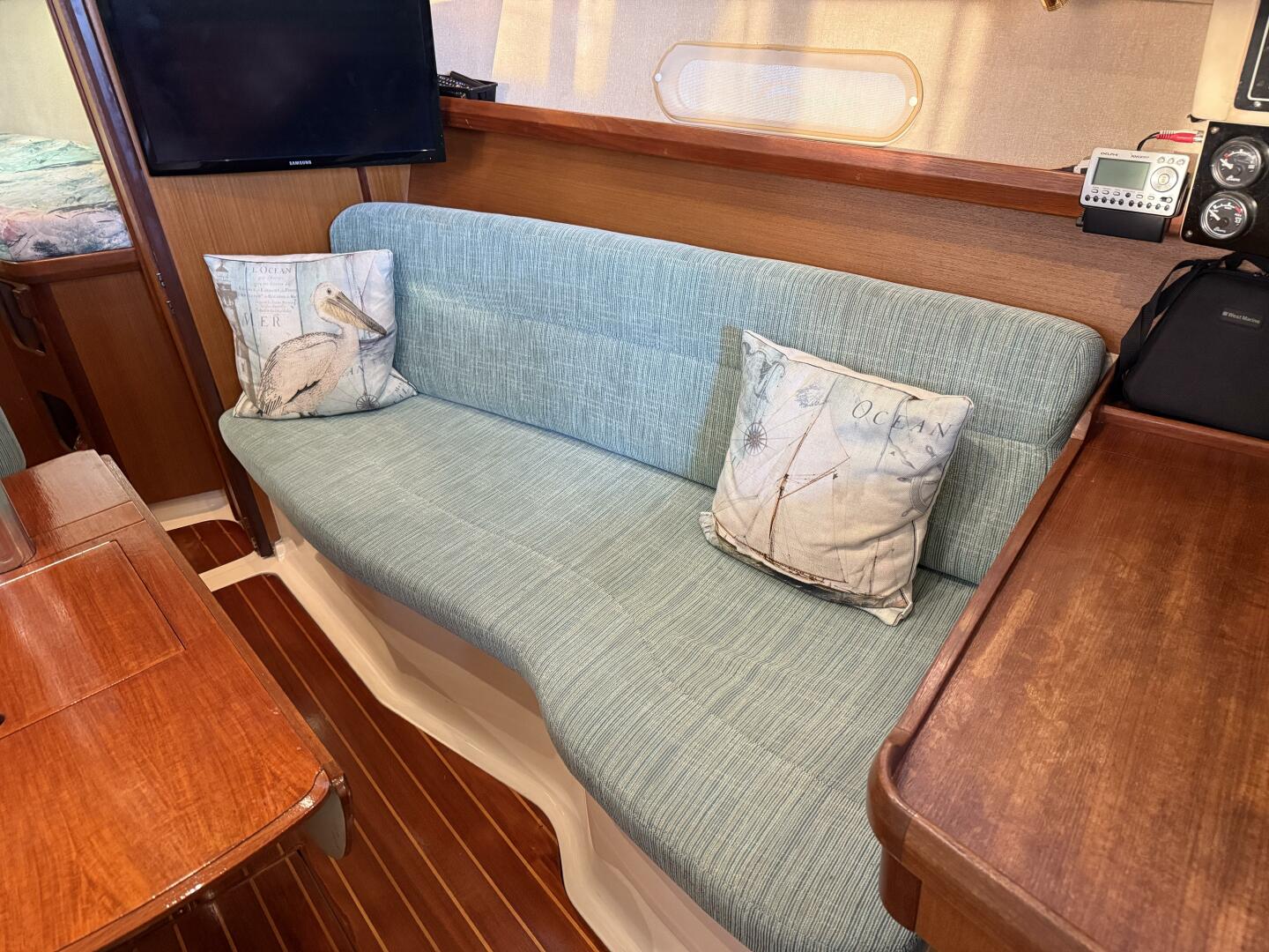 Treinta y Tres 33ft Hunter Yacht For Sale
