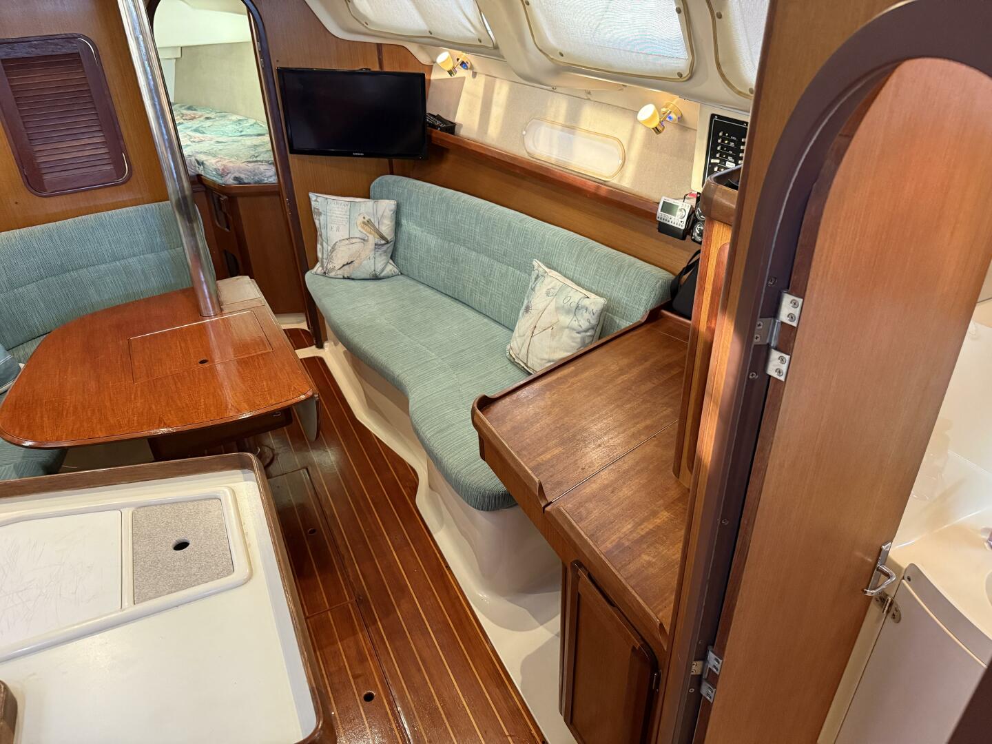 Treinta y Tres 33ft Hunter Yacht For Sale