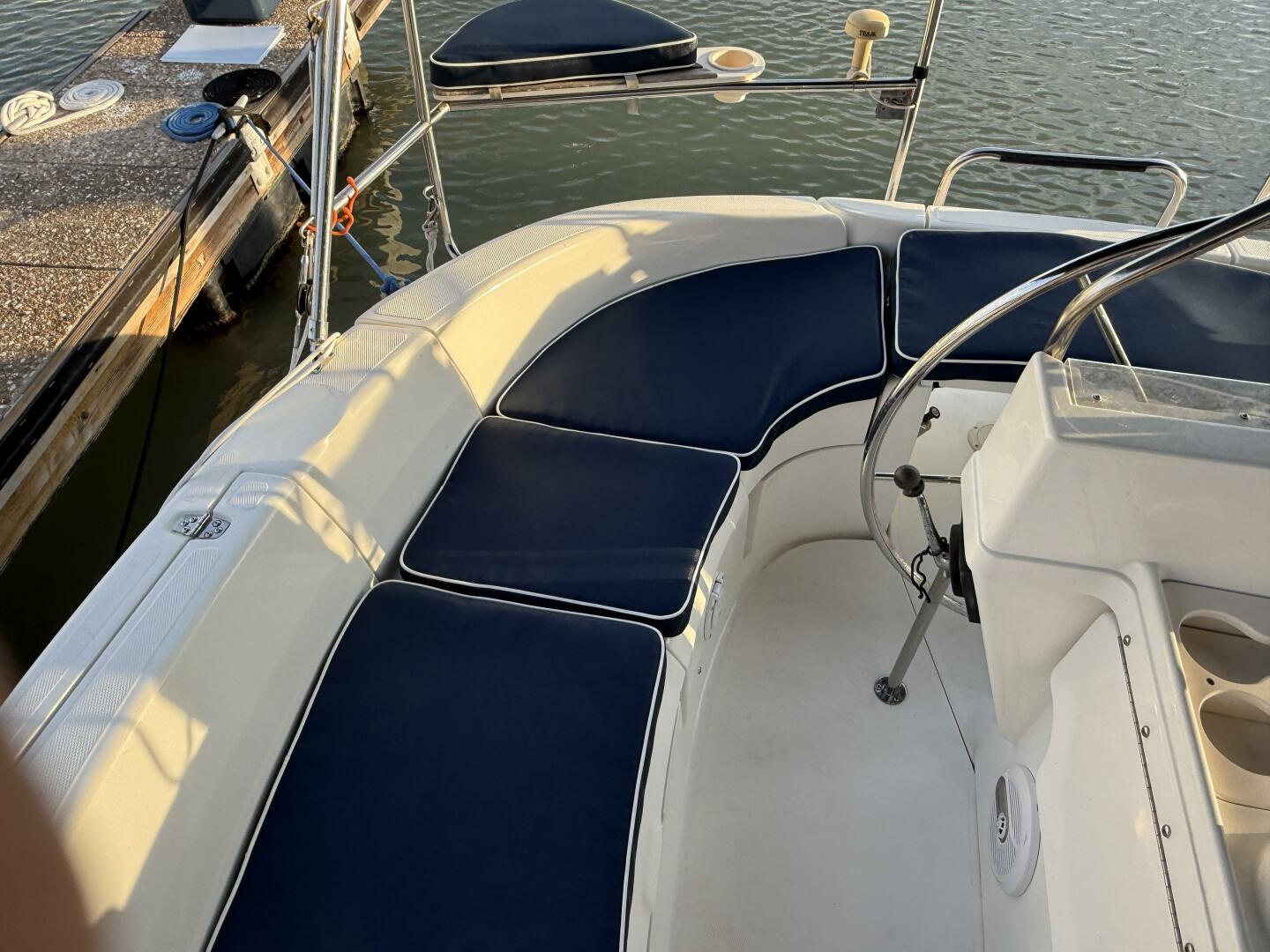 Treinta y Tres 33ft Hunter Yacht For Sale