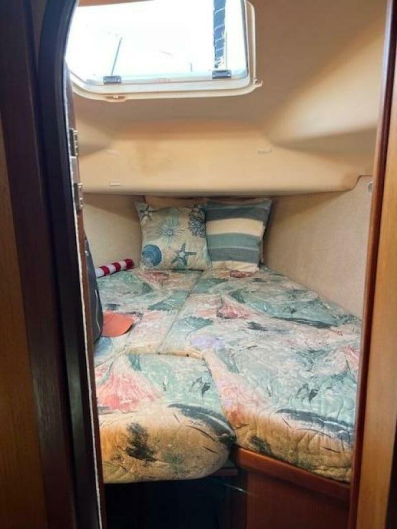 Treinta y Tres 33ft Hunter Yacht For Sale
