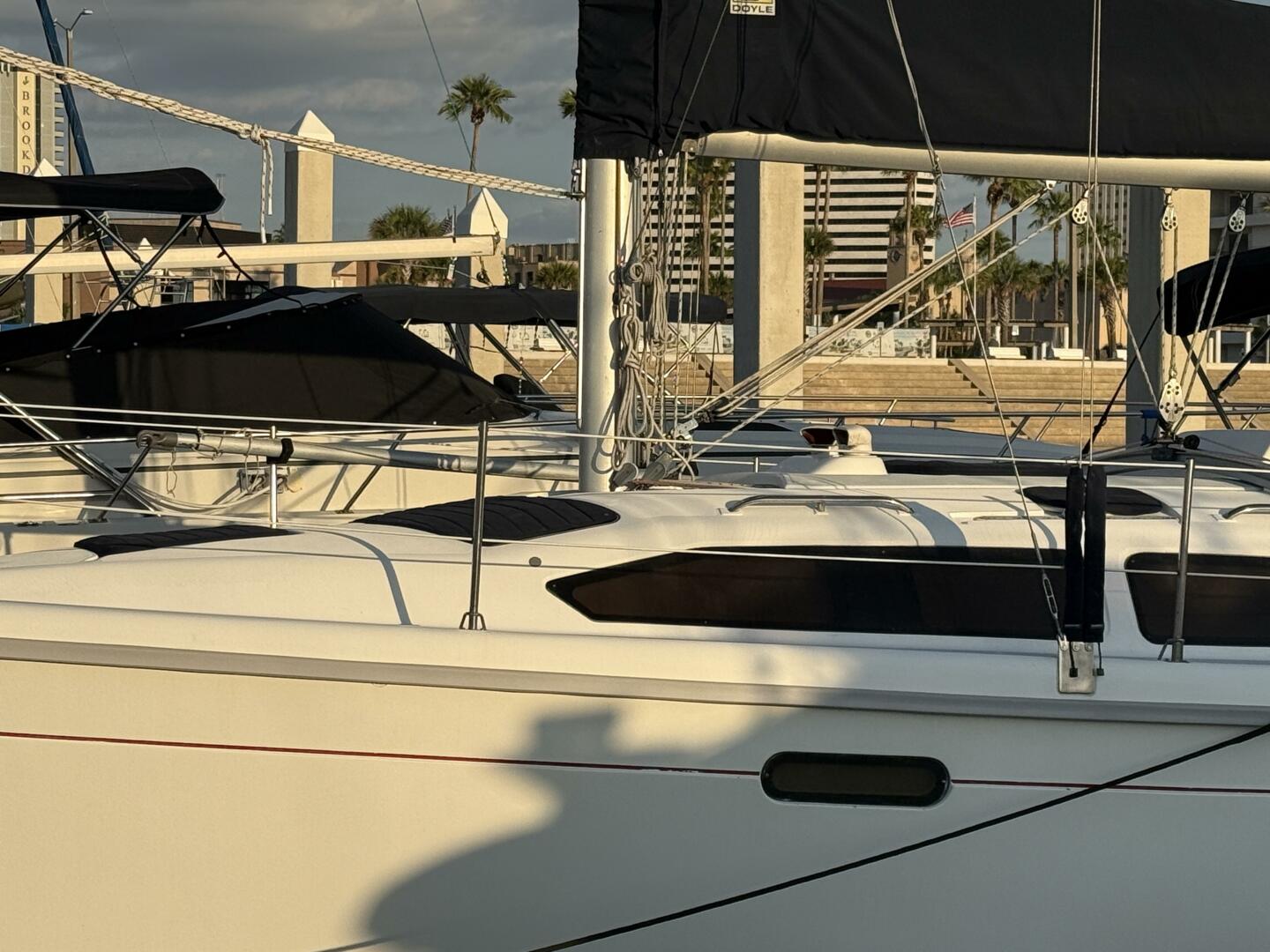 Treinta y Tres 33ft Hunter Yacht For Sale
