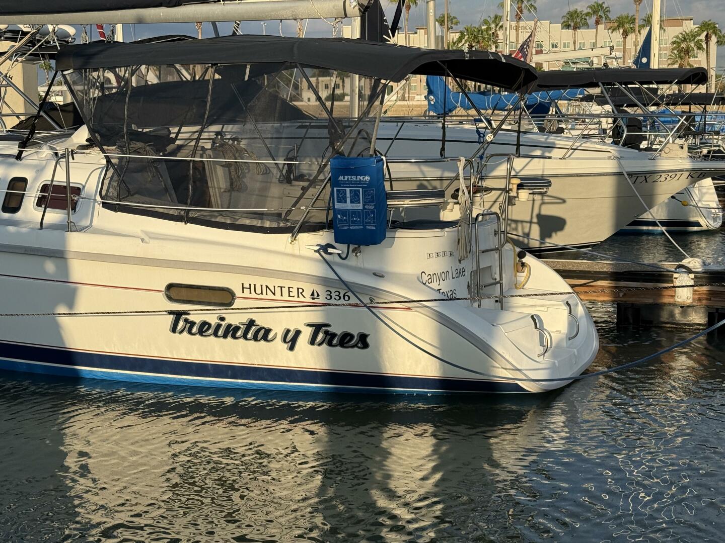 Treinta y Tres 33ft Hunter Yacht For Sale