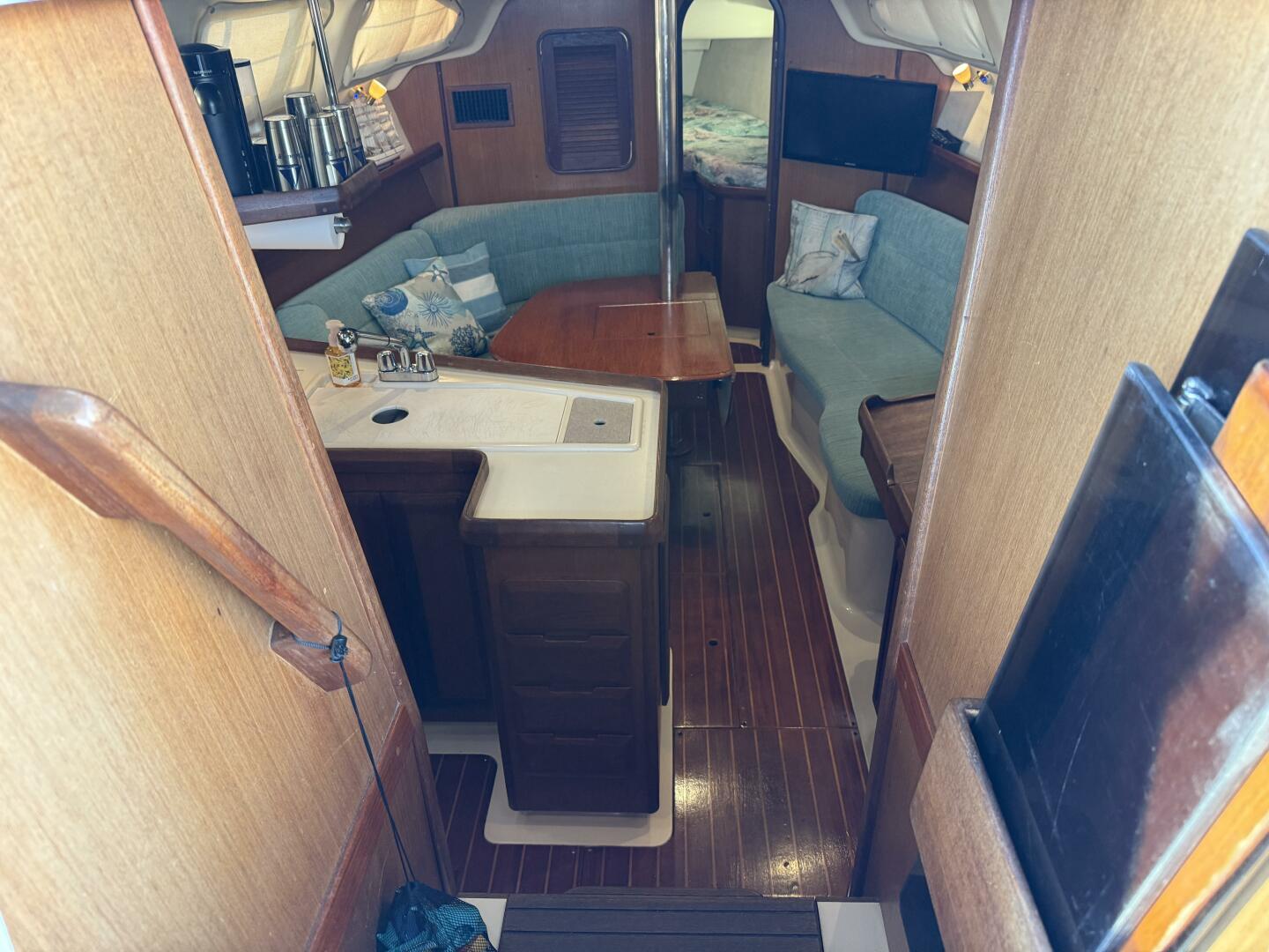 Treinta y Tres 33ft Hunter Yacht For Sale