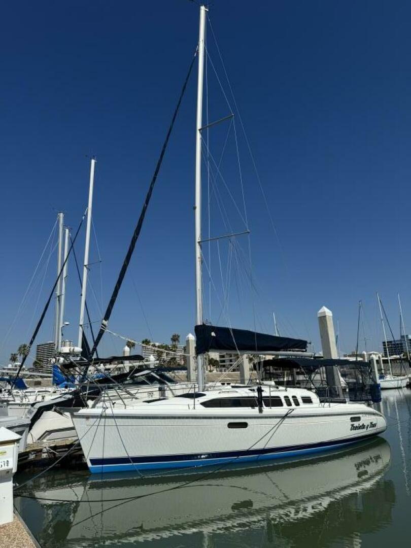 Treinta y Tres 33ft Hunter Yacht For Sale