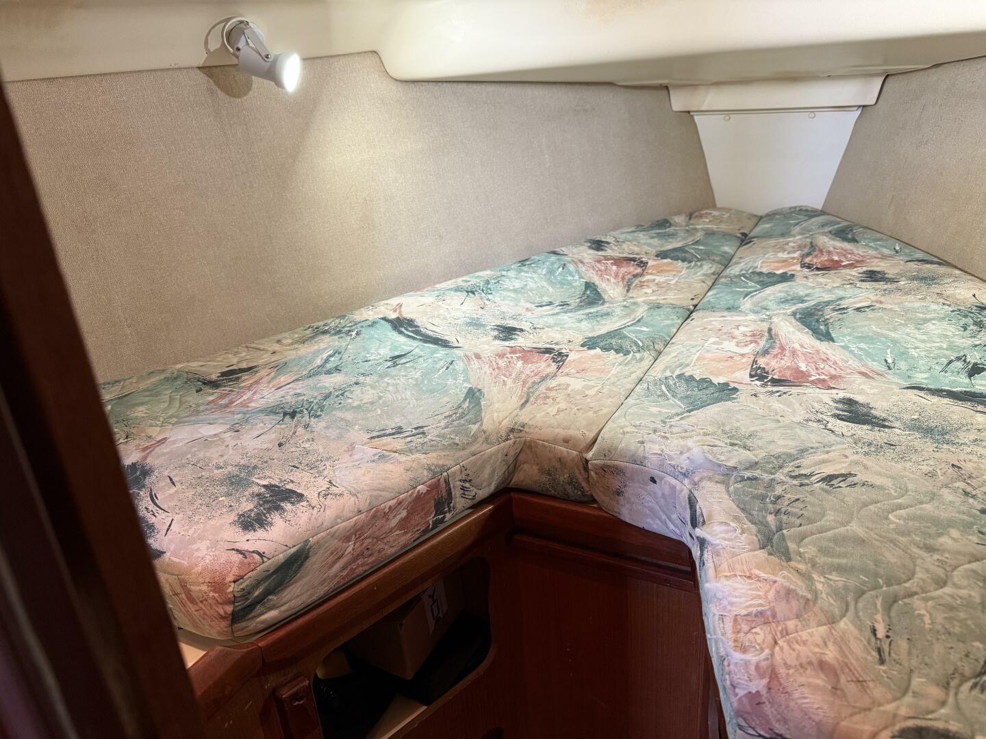Treinta y Tres 33ft Hunter Yacht For Sale