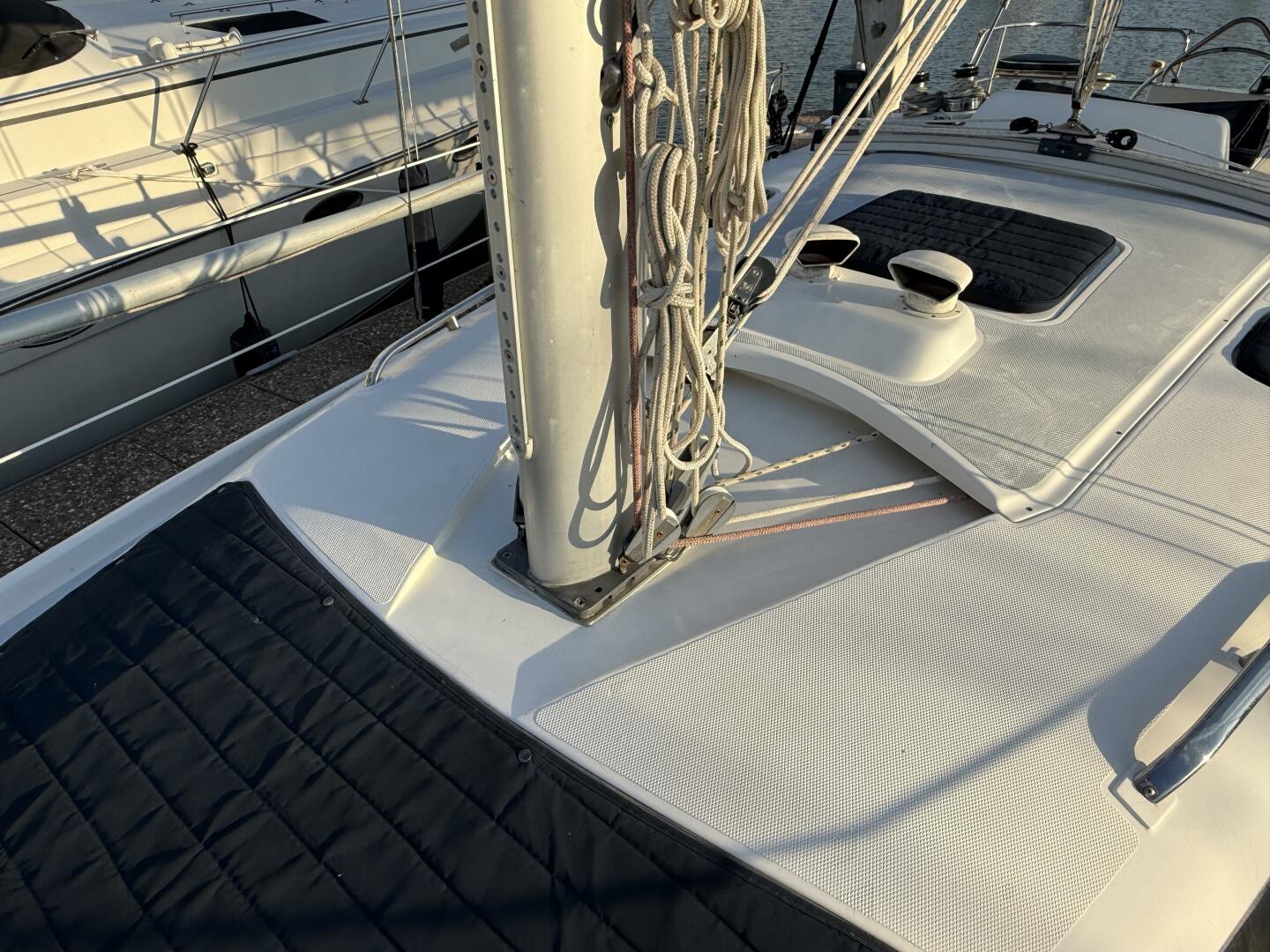Treinta y Tres 33ft Hunter Yacht For Sale