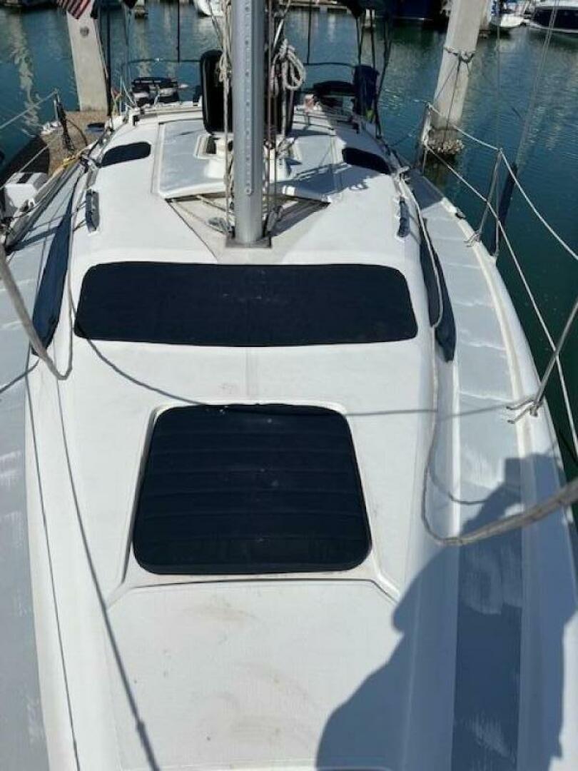 Treinta y Tres 33ft Hunter Yacht For Sale