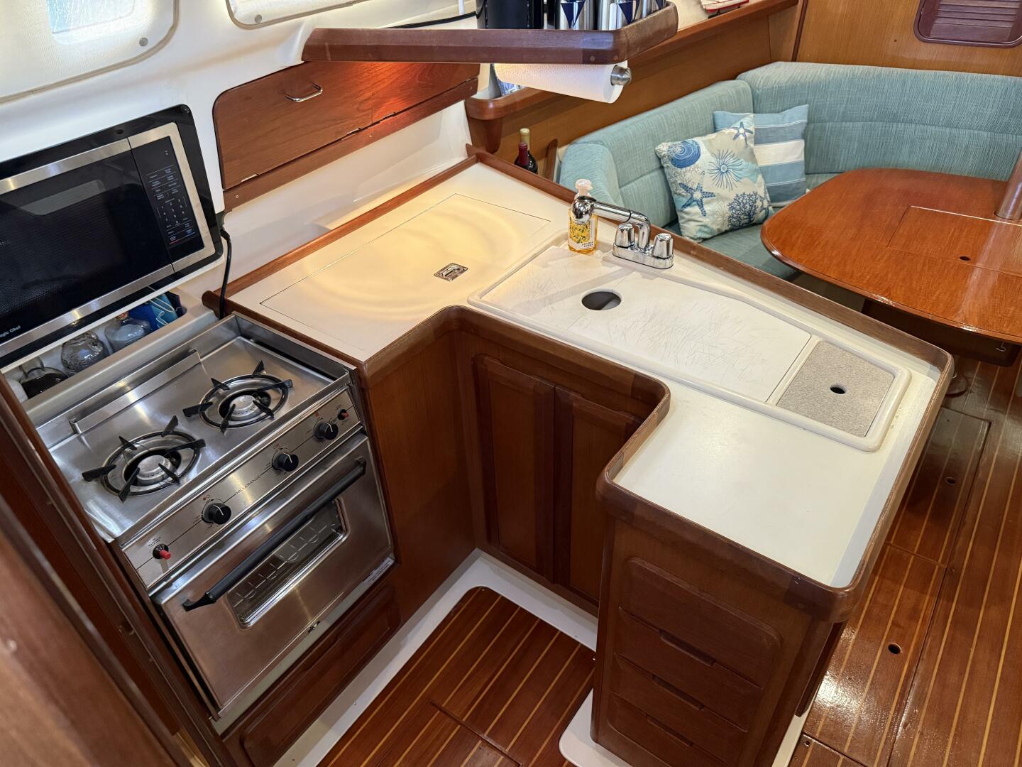 Treinta y Tres 33ft Hunter Yacht For Sale