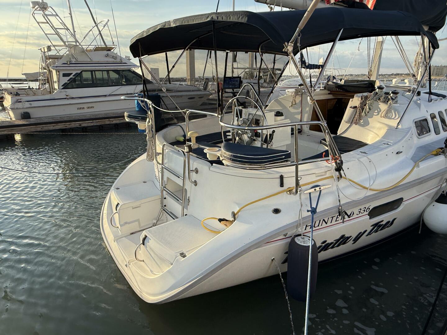 Treinta y Tres 33ft Hunter Yacht For Sale