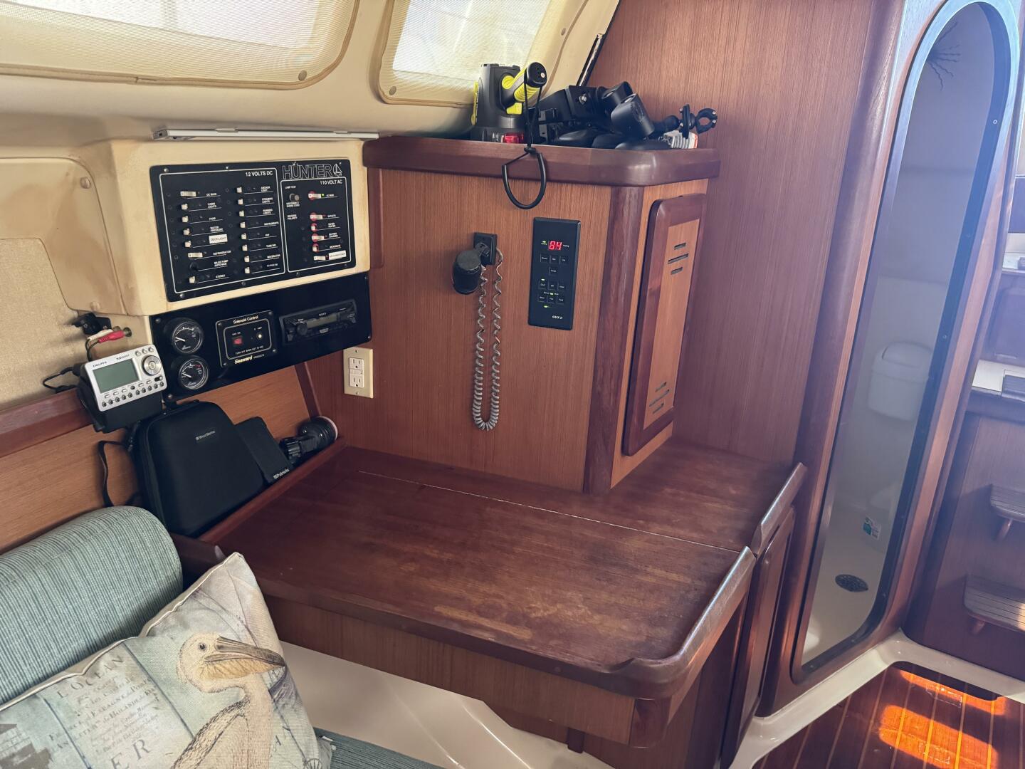 Treinta y Tres 33ft Hunter Yacht For Sale