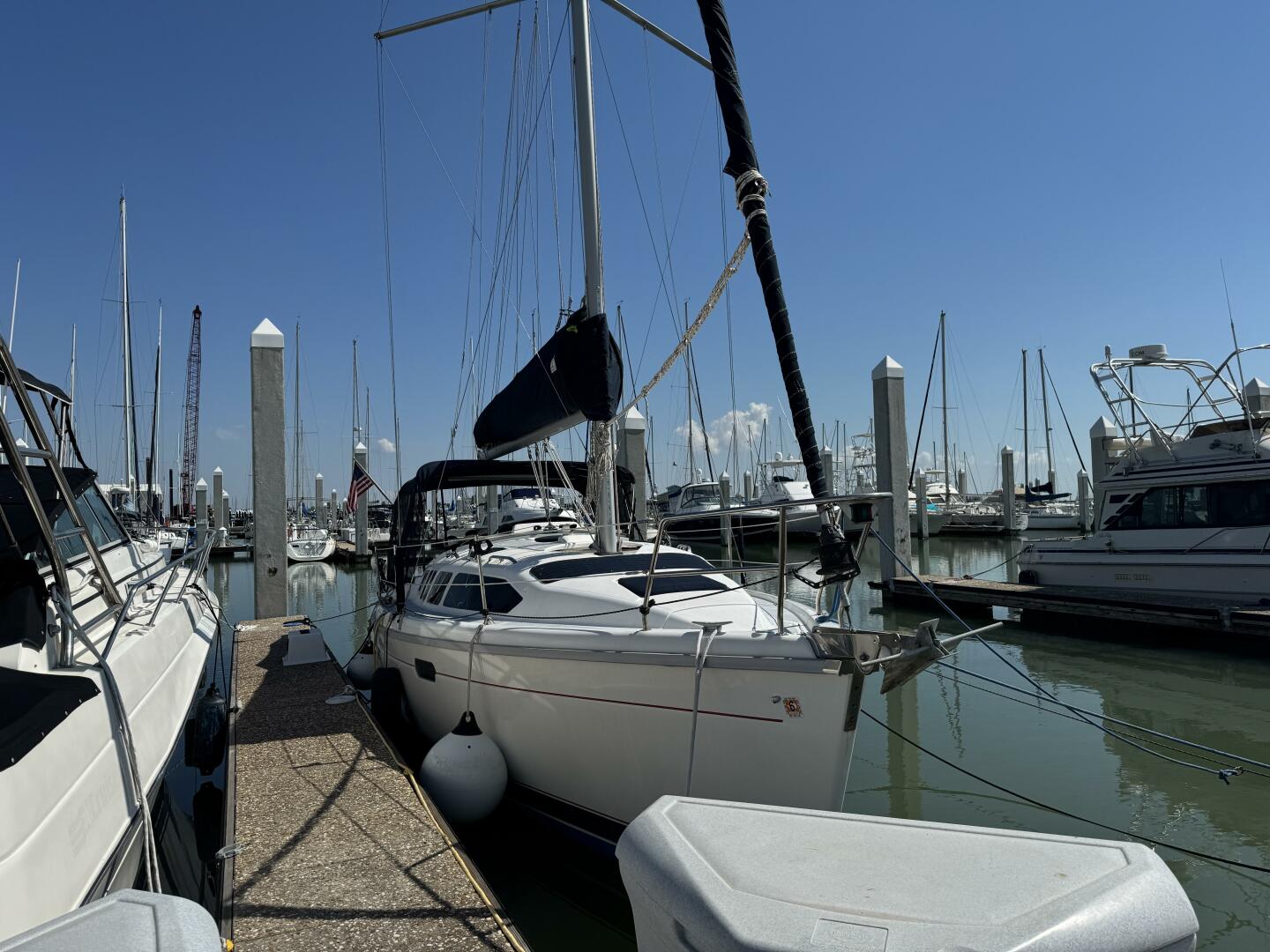 Treinta y Tres 33ft Hunter Yacht For Sale