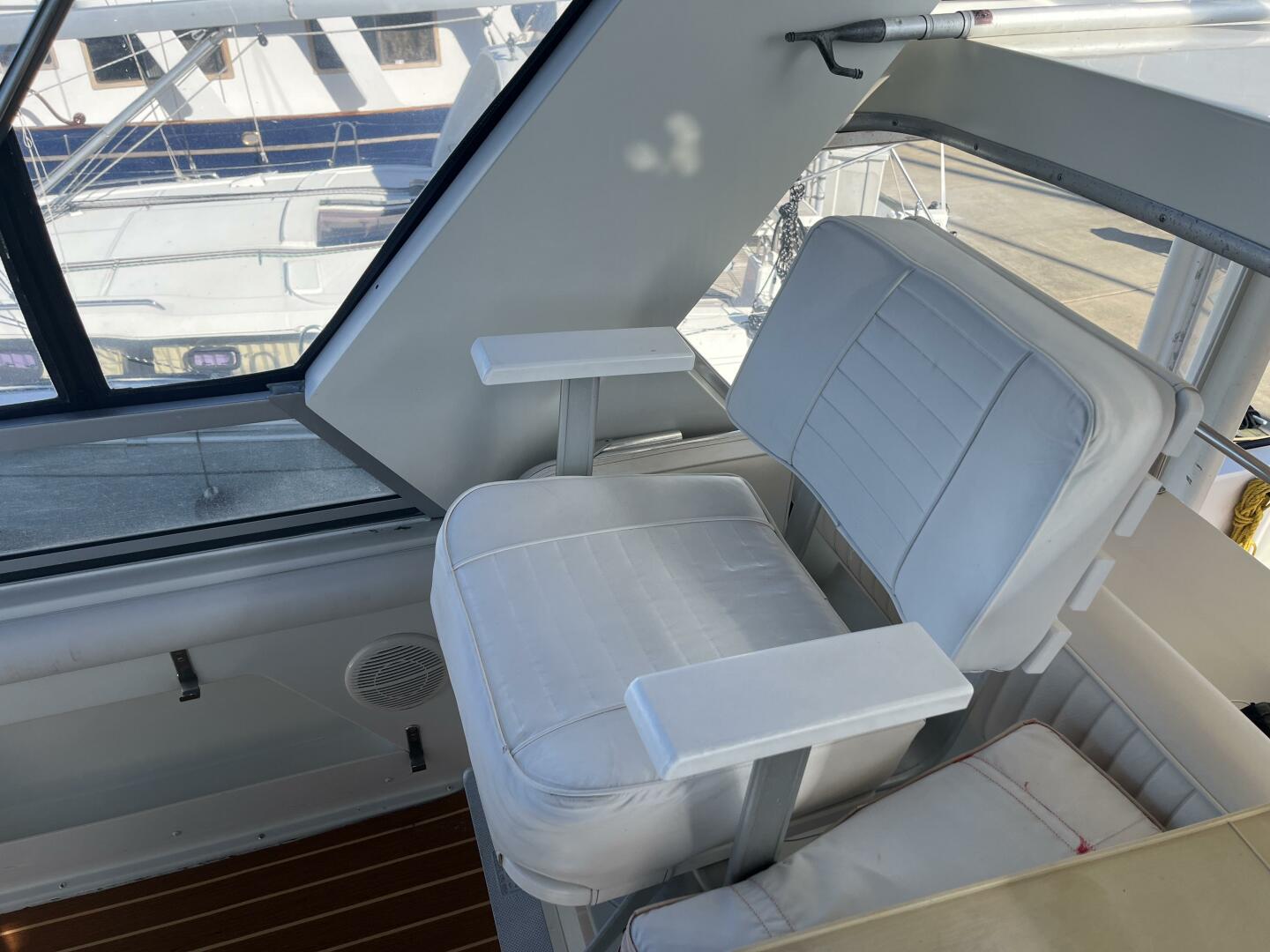 Carver 440 Aft Cabin