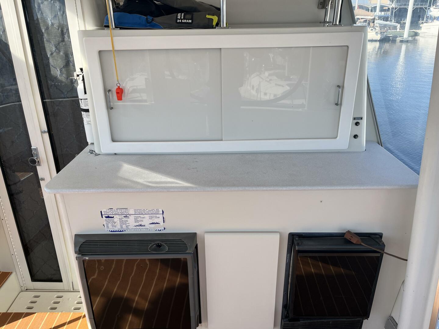 Carver 440 Aft Cabin