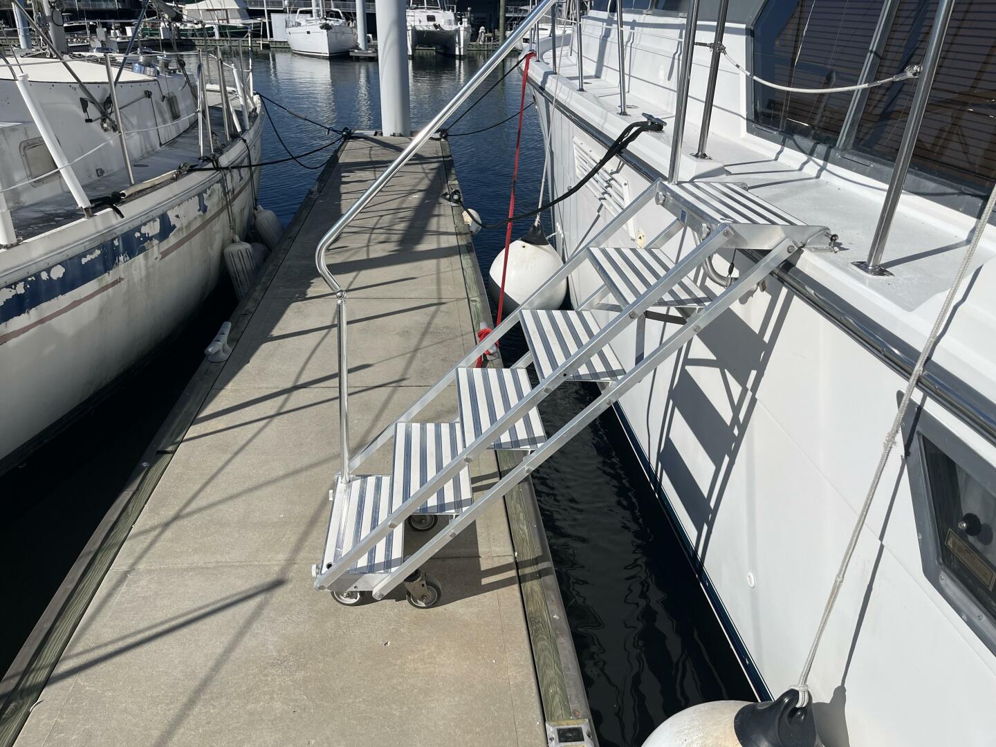 Carver 440 Aft Cabin