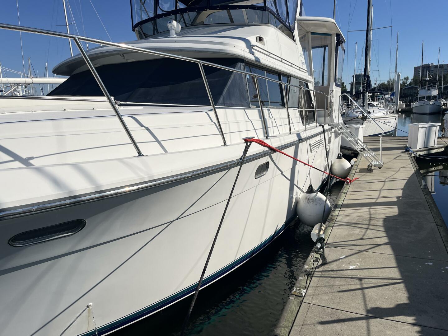 Carver 440 Aft Cabin