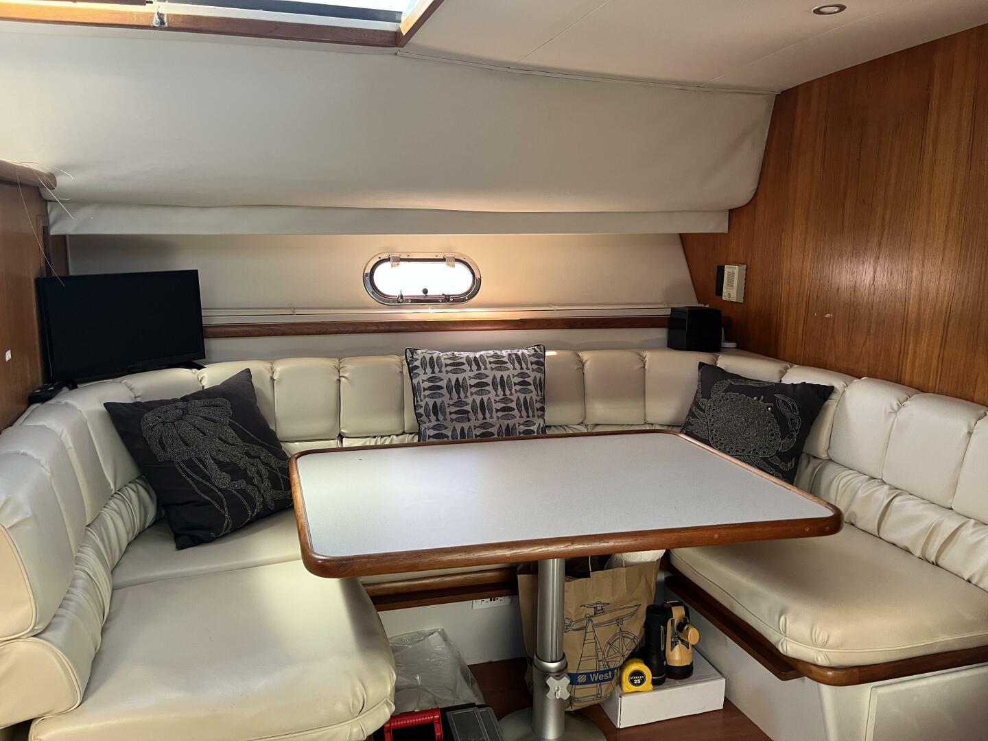Carver 440 Aft Cabin