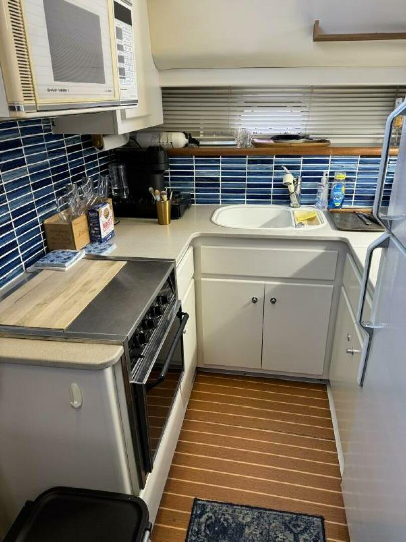 Carver 440 Aft Cabin