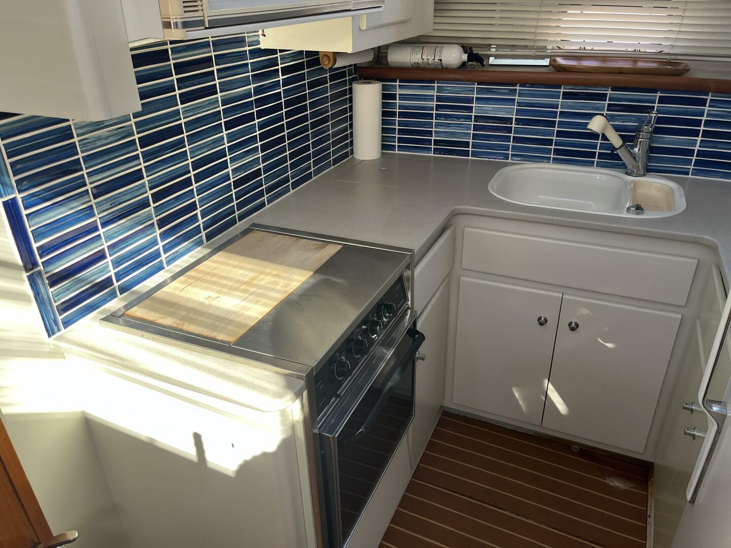 Carver 440 Aft Cabin
