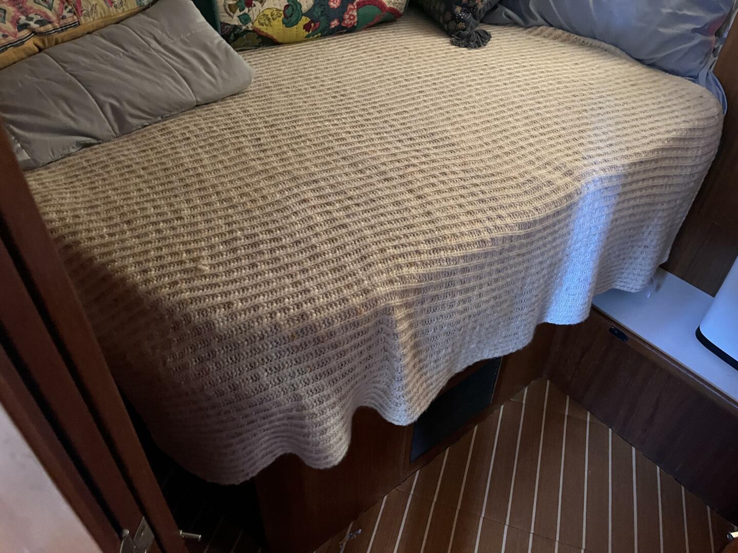 Carver 440 Aft Cabin