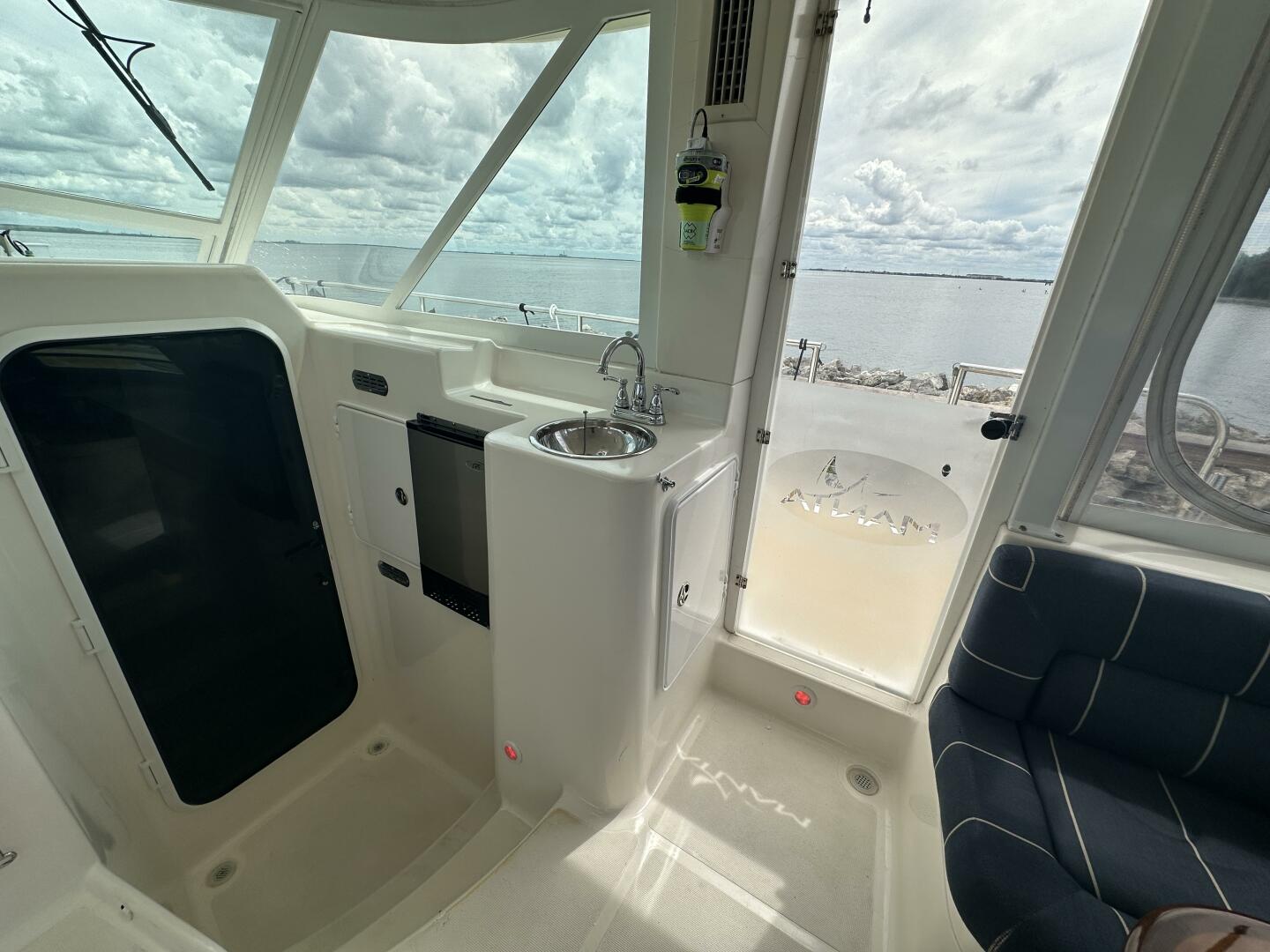 2007 Manta 44 Power Cat 'Lah De Dah' - Pilothouse