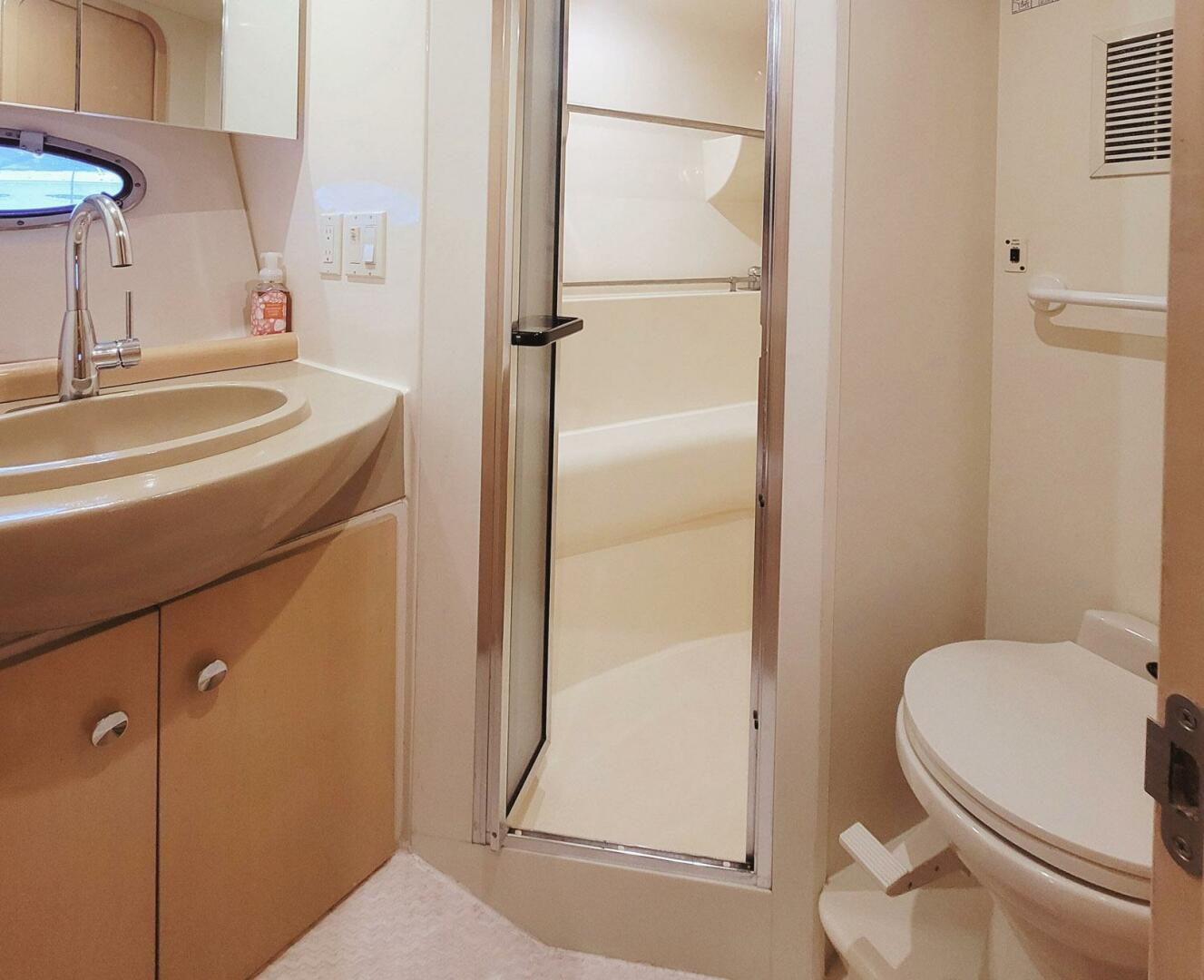 Satellite Office 35ft Carver Yacht For Sale