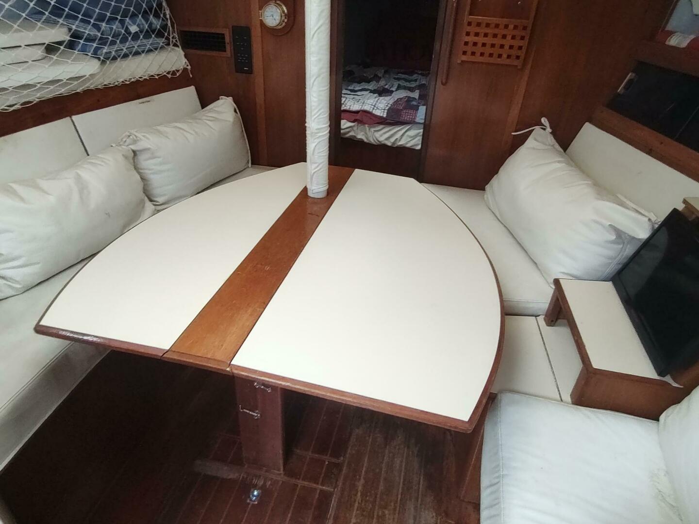 TOO CHUFFED 37ft Hunter Yacht For Sale