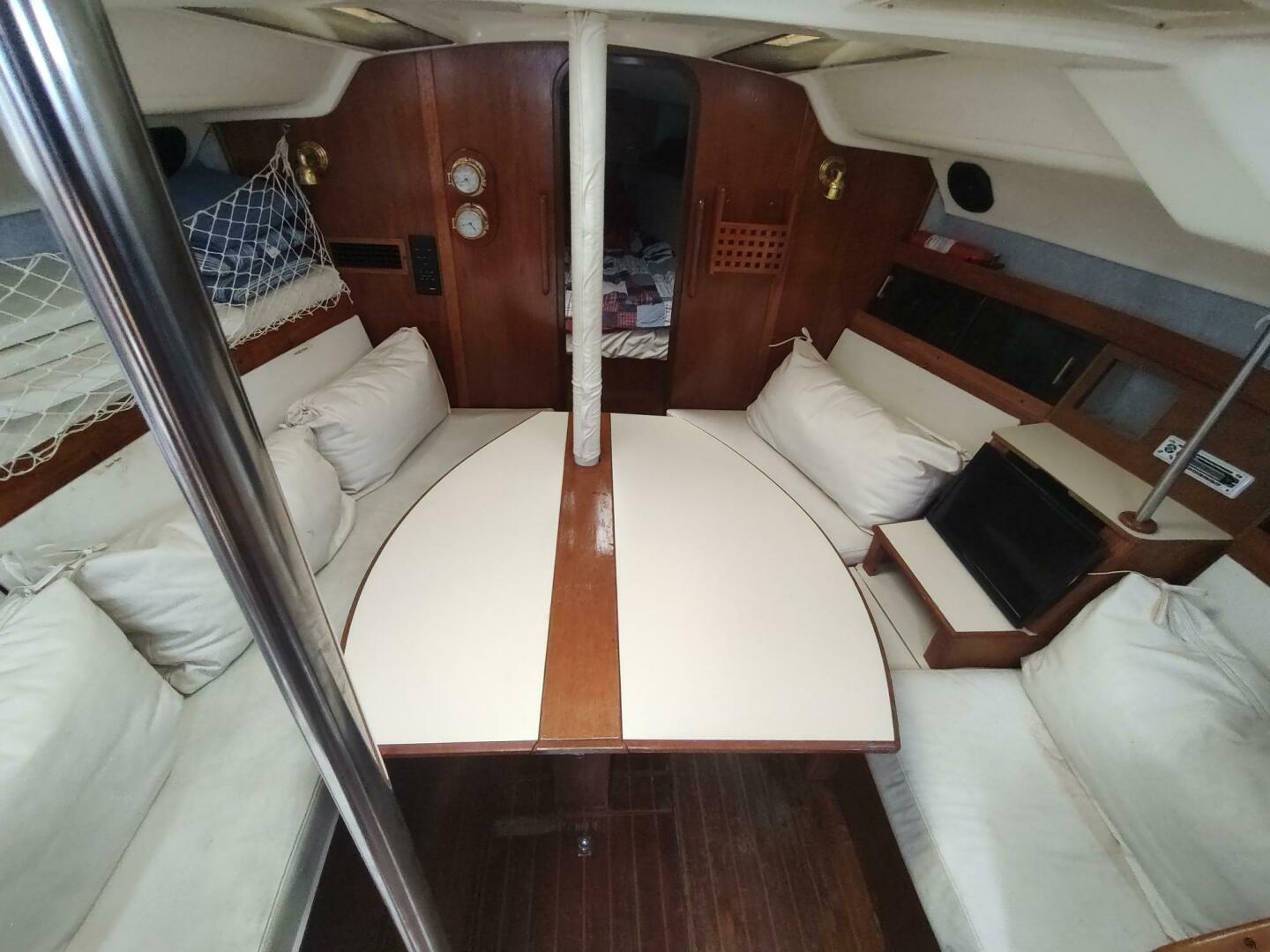 TOO CHUFFED 37ft Hunter Yacht For Sale