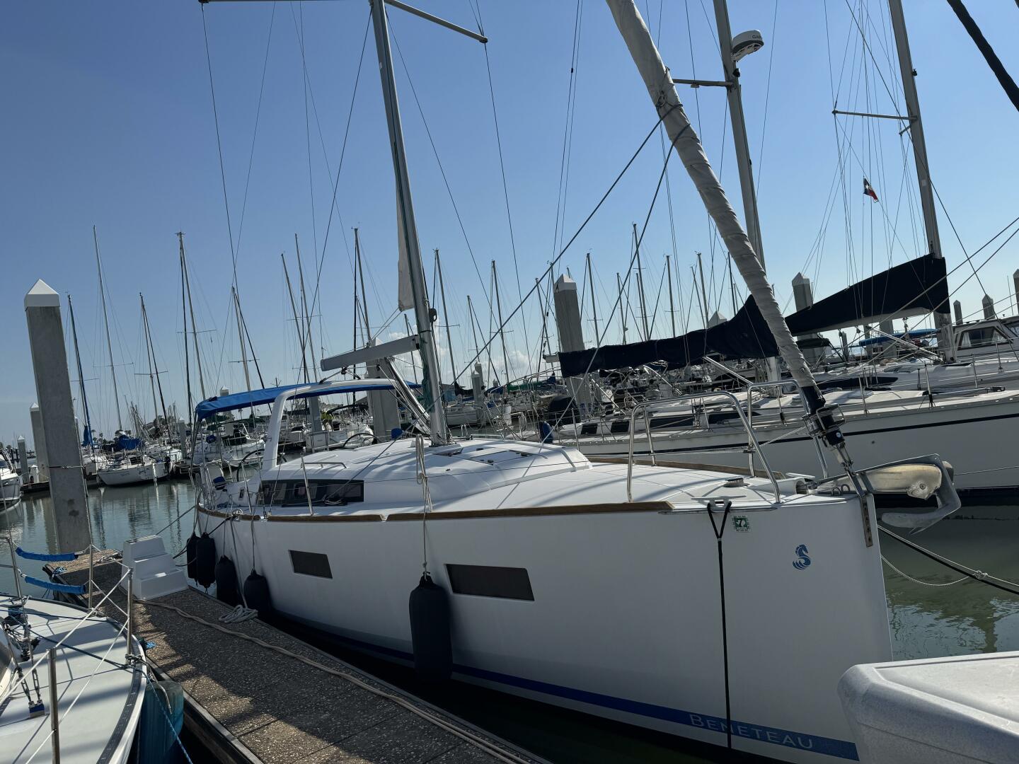 Beneteau Oceanis 38 Weekender