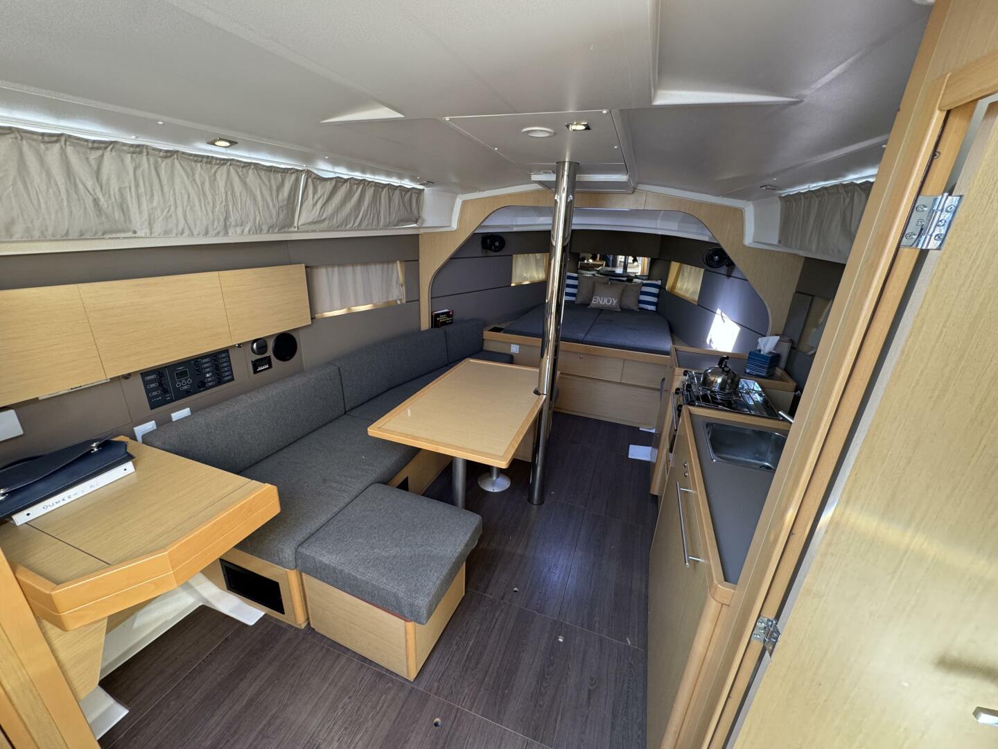 Beneteau Oceanis 38 Weekender