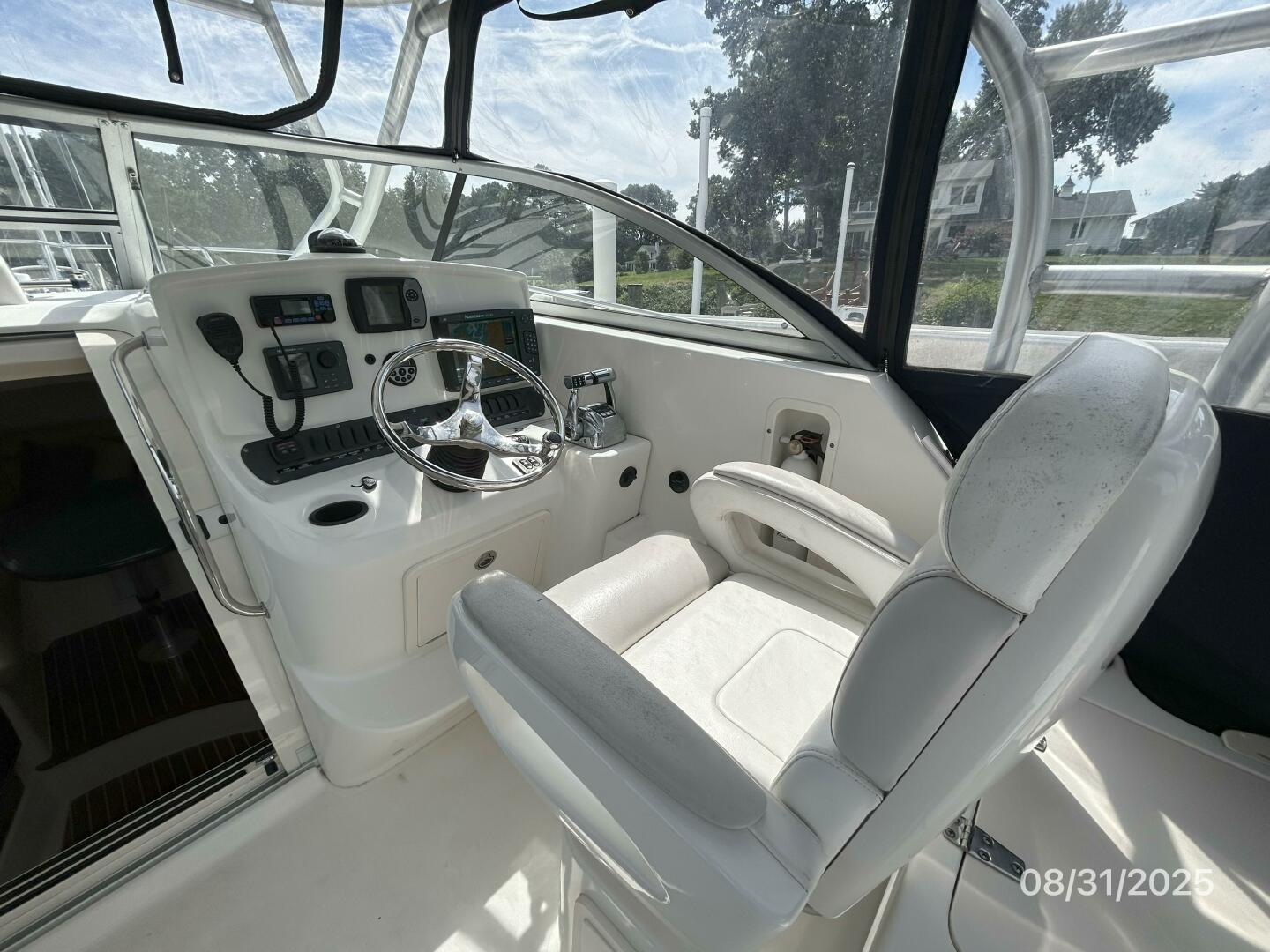 C Cab 31ft Boston Whaler Yacht For Sale