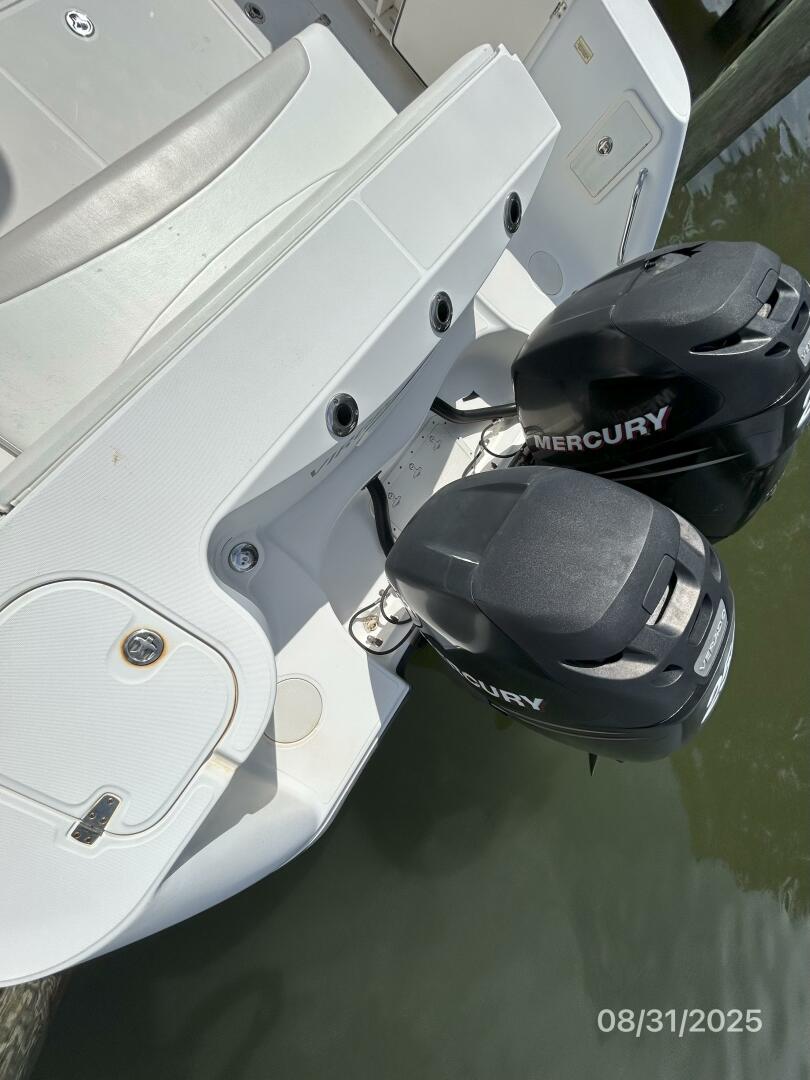C Cab 31ft Boston Whaler Yacht For Sale