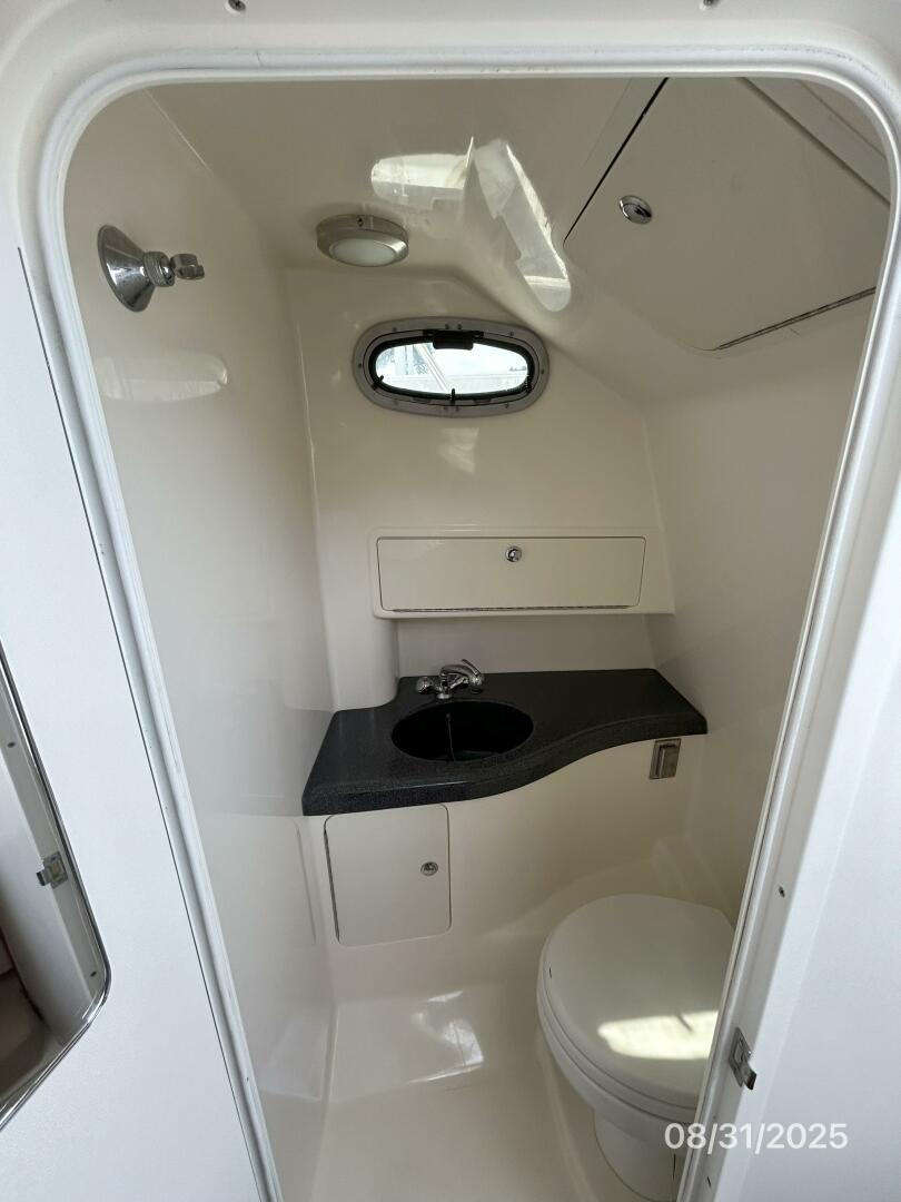 C Cab 31ft Boston Whaler Yacht For Sale