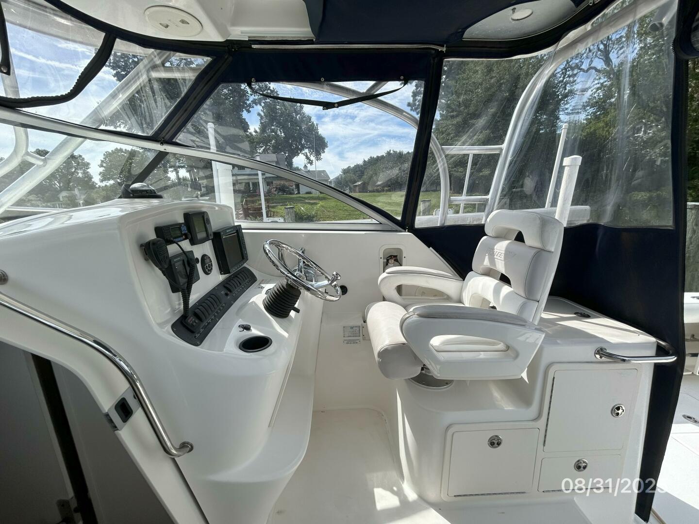 C Cab 31ft Boston Whaler Yacht For Sale
