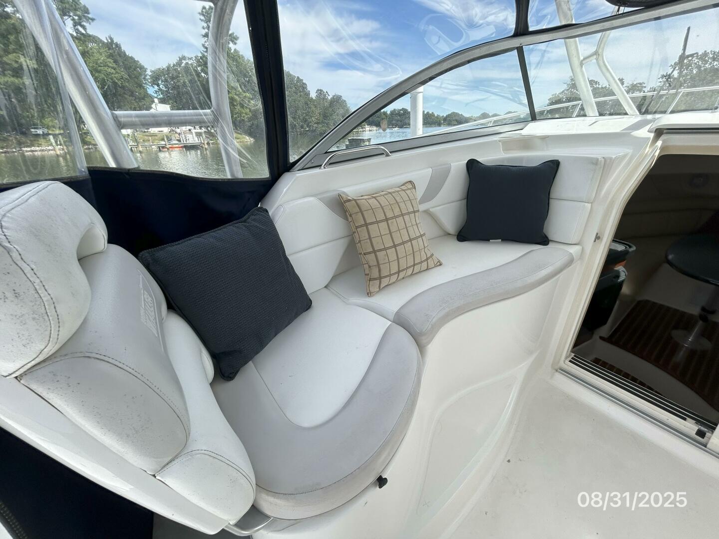 C Cab 31ft Boston Whaler Yacht For Sale