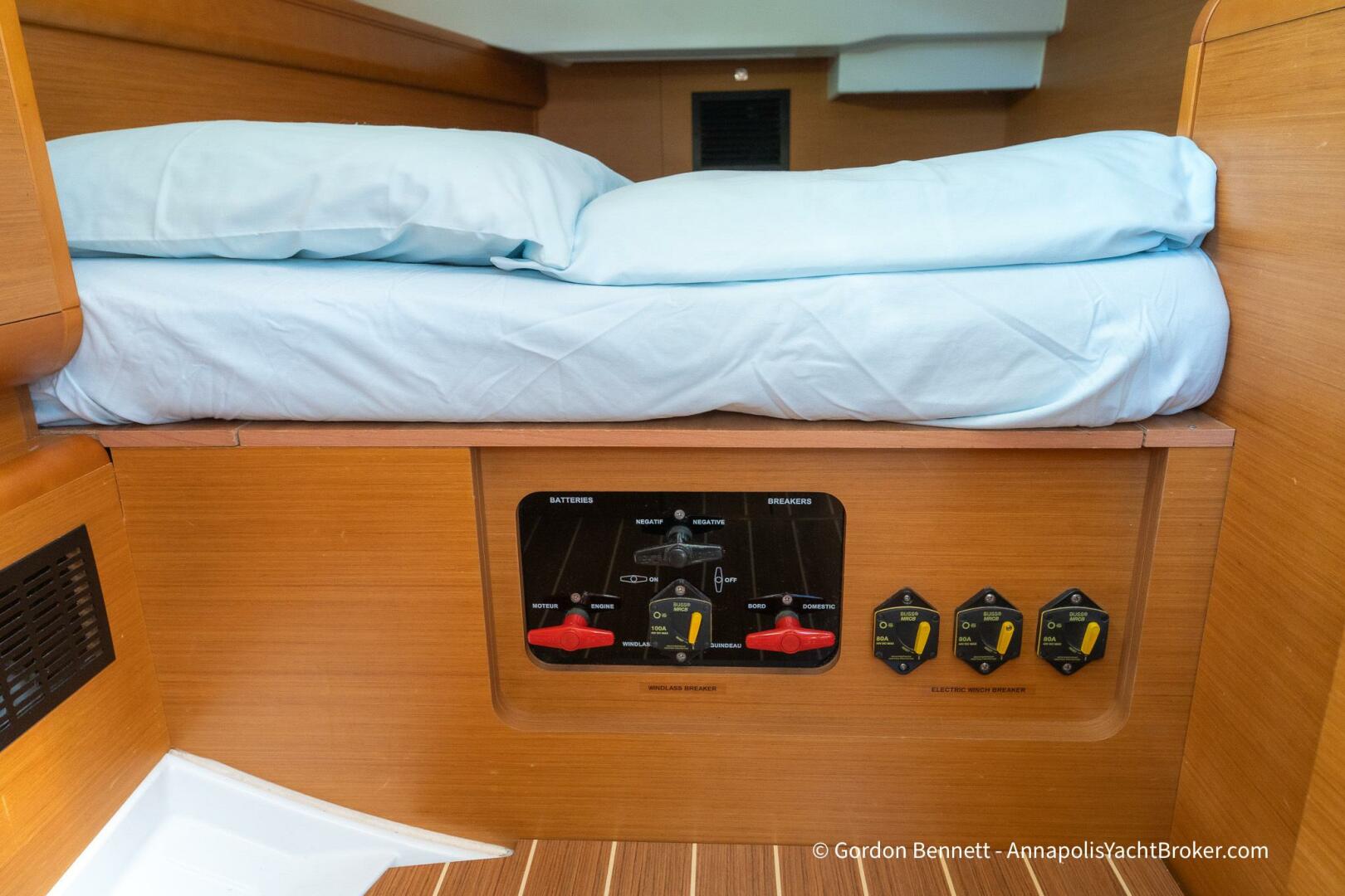Balandra 43ft Jeanneau Yacht For Sale