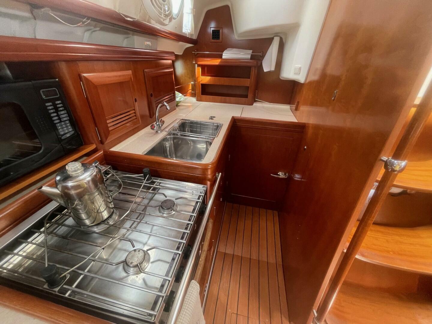 At Last 43ft Beneteau Yacht For Sale
