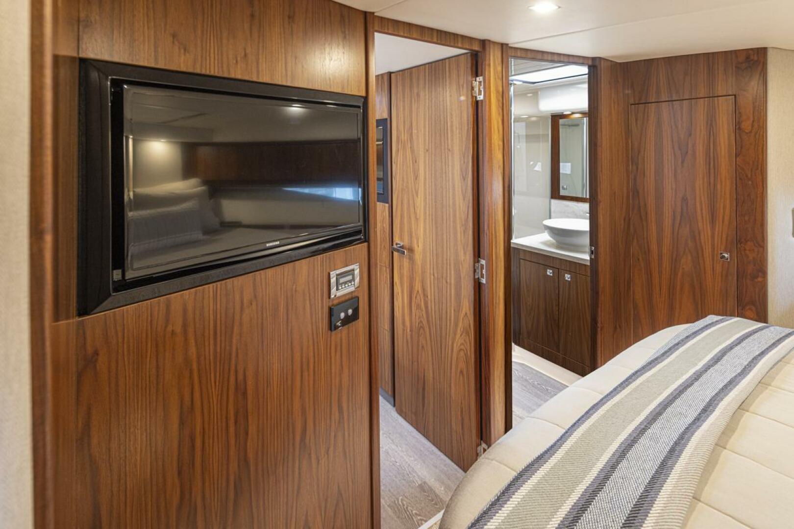 Lucky Dog 50ft Riviera Yacht For Sale