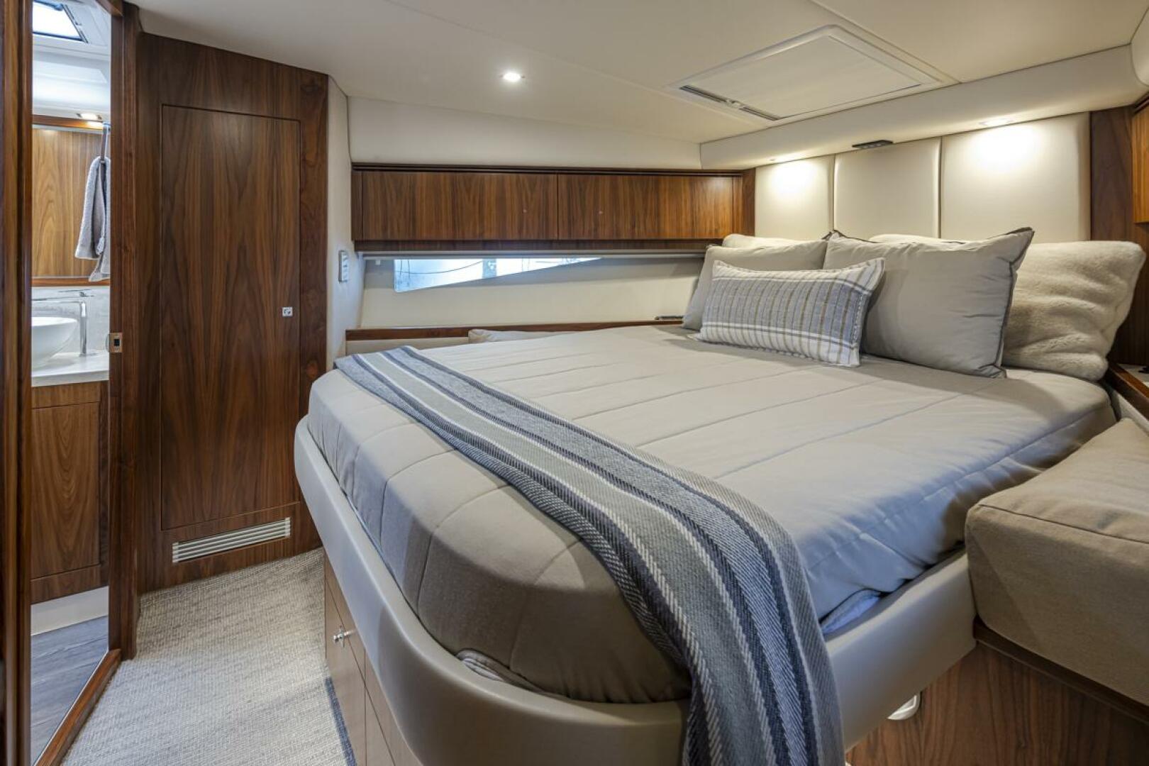 Lucky Dog 50ft Riviera Yacht For Sale