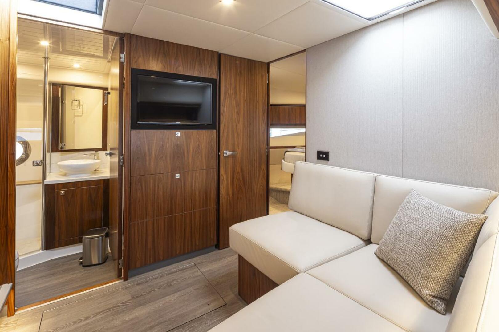 Lucky Dog 50ft Riviera Yacht For Sale