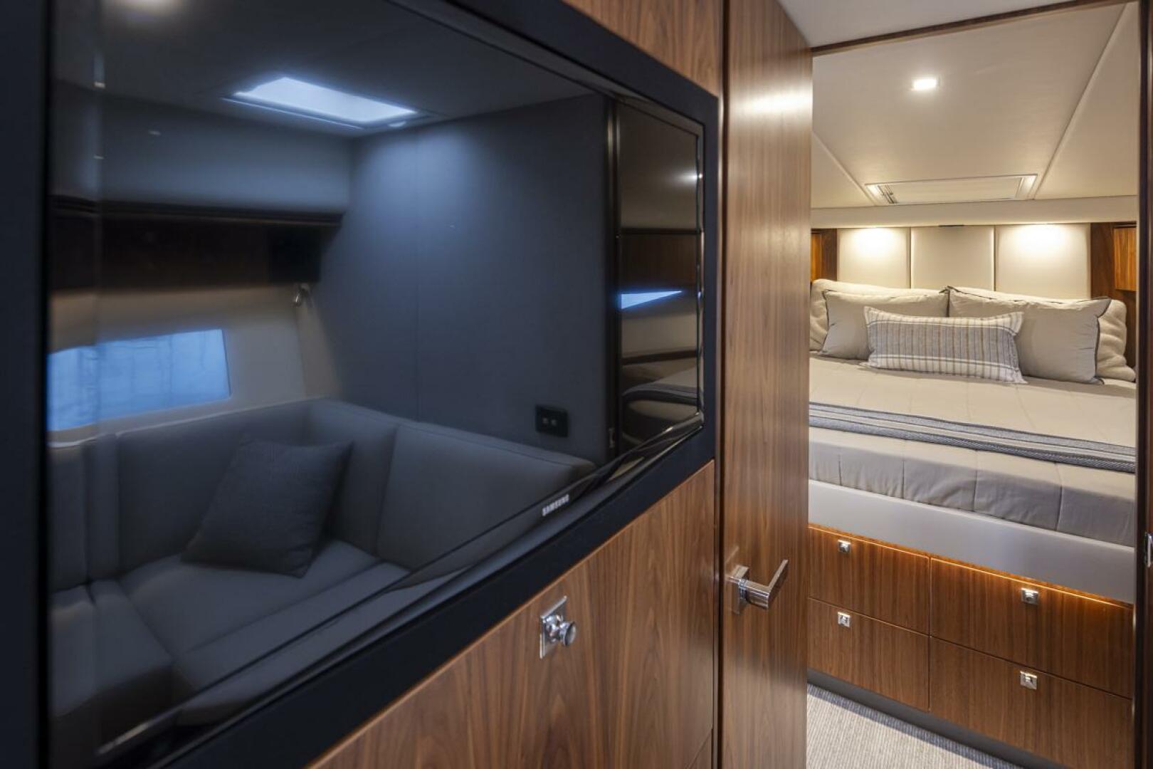 Lucky Dog 50ft Riviera Yacht For Sale