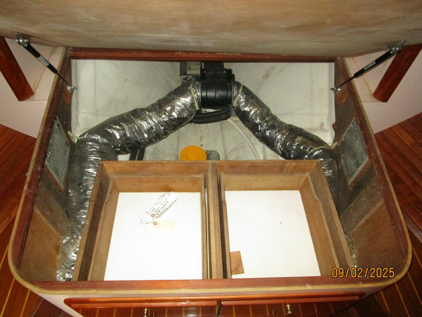 40' Legacy master stateroom berth storage