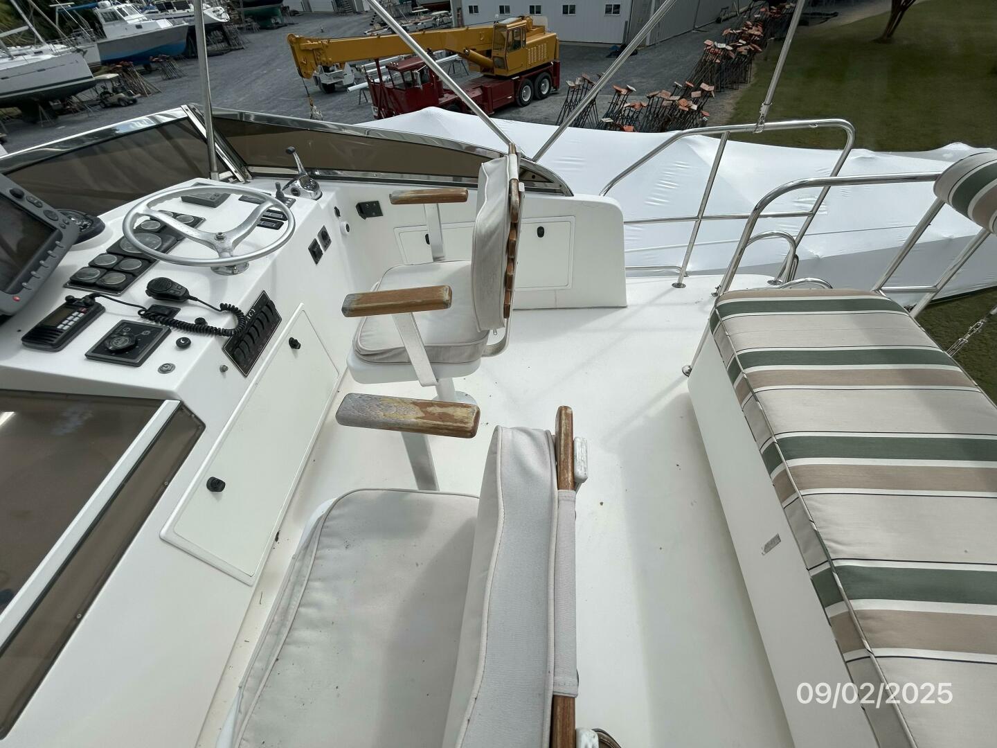 40' Legacy flybridge starboard