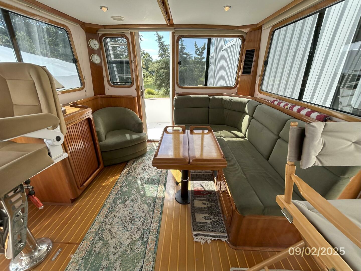 40' Legacy salon aft