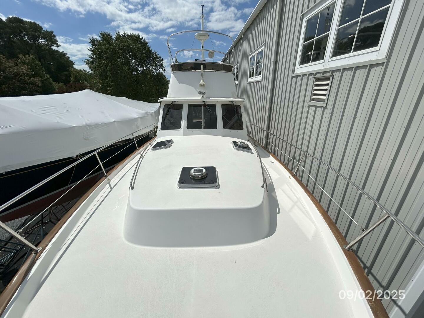 40' Legacy foredeck aft