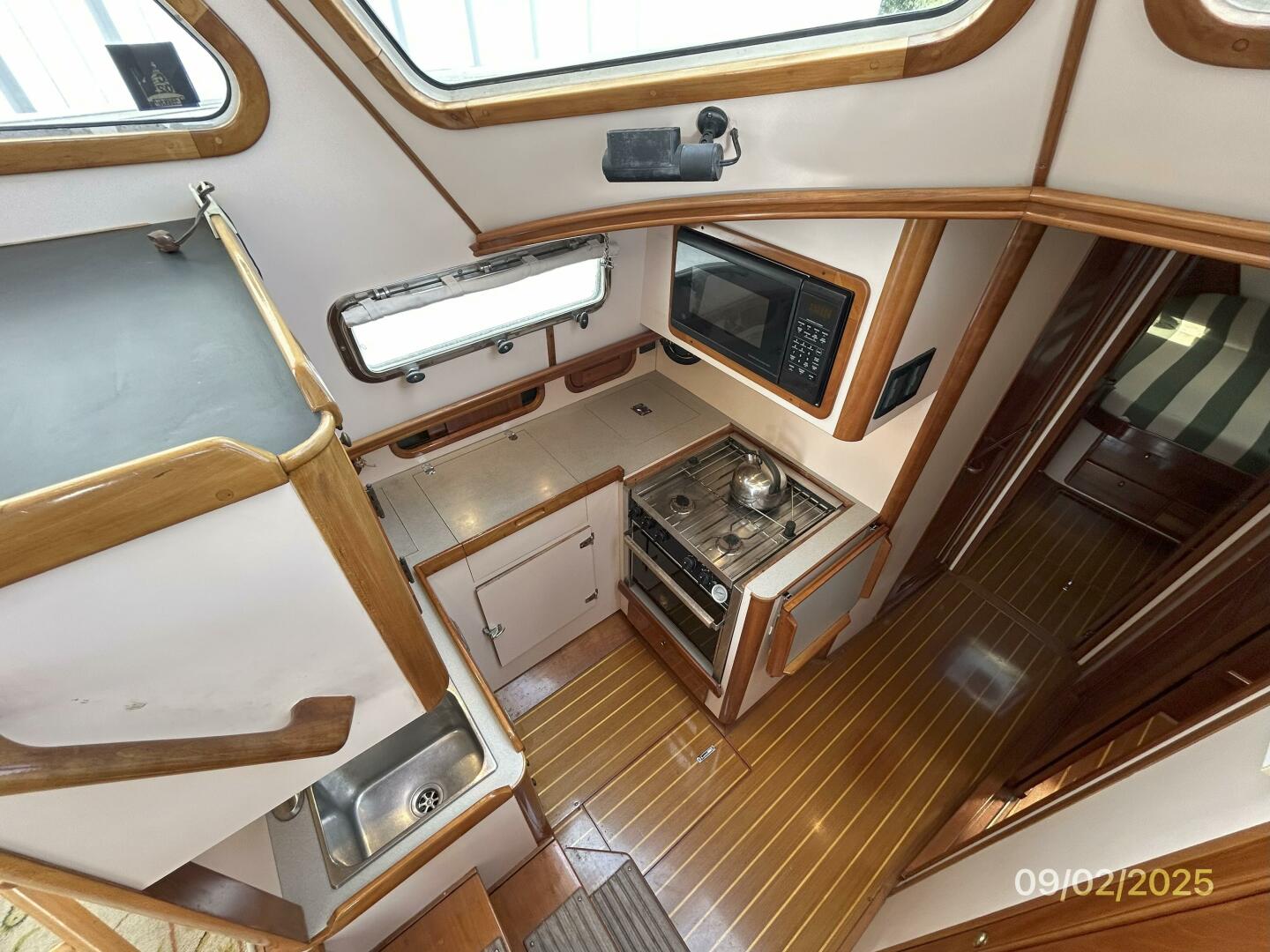 40' Legacy galley1