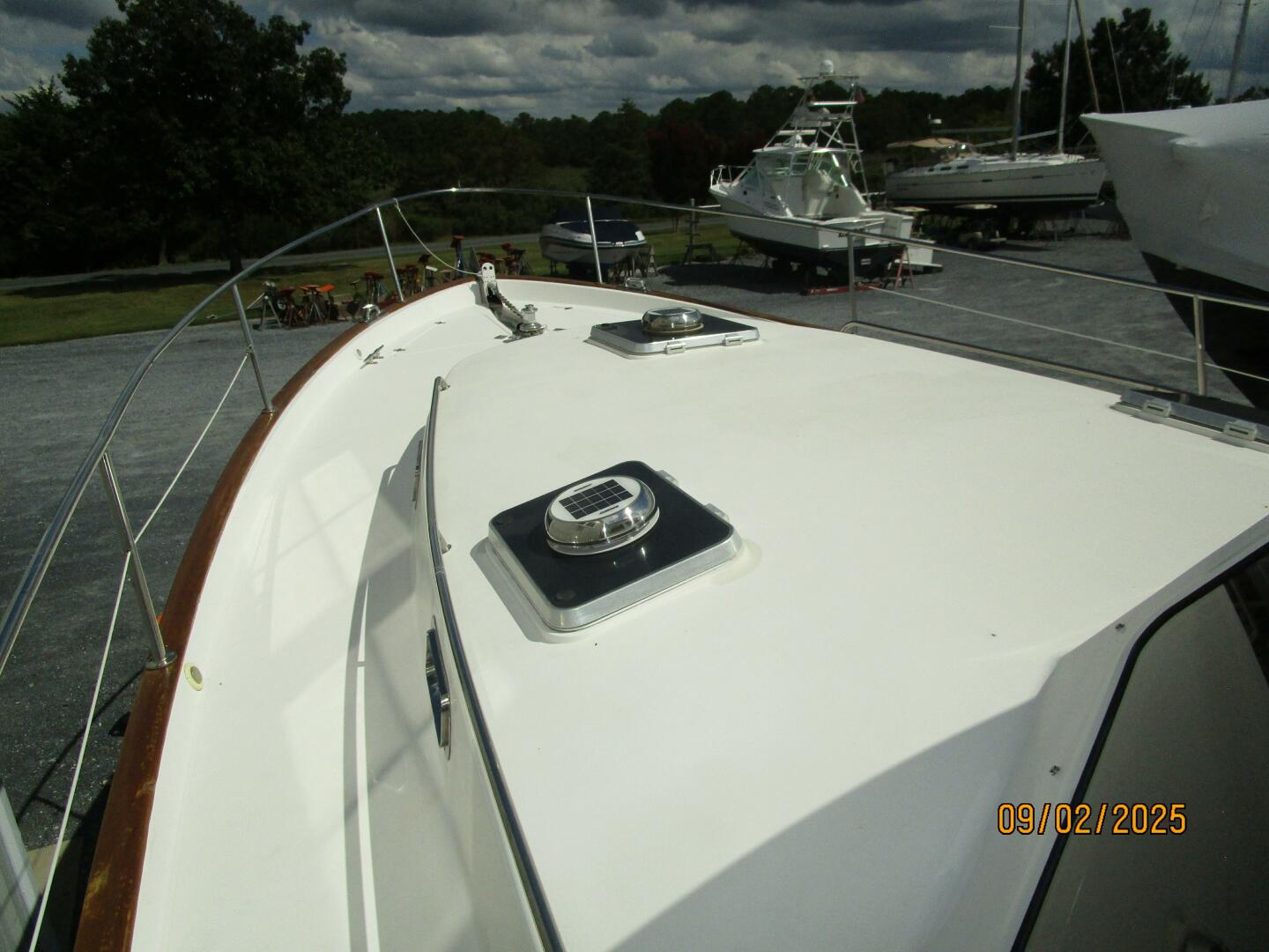40' Legacy foredeck1