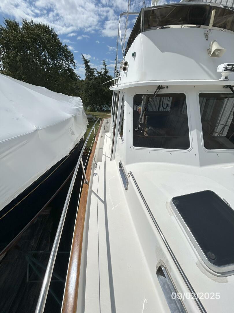 40' Legacy starboard side deck1