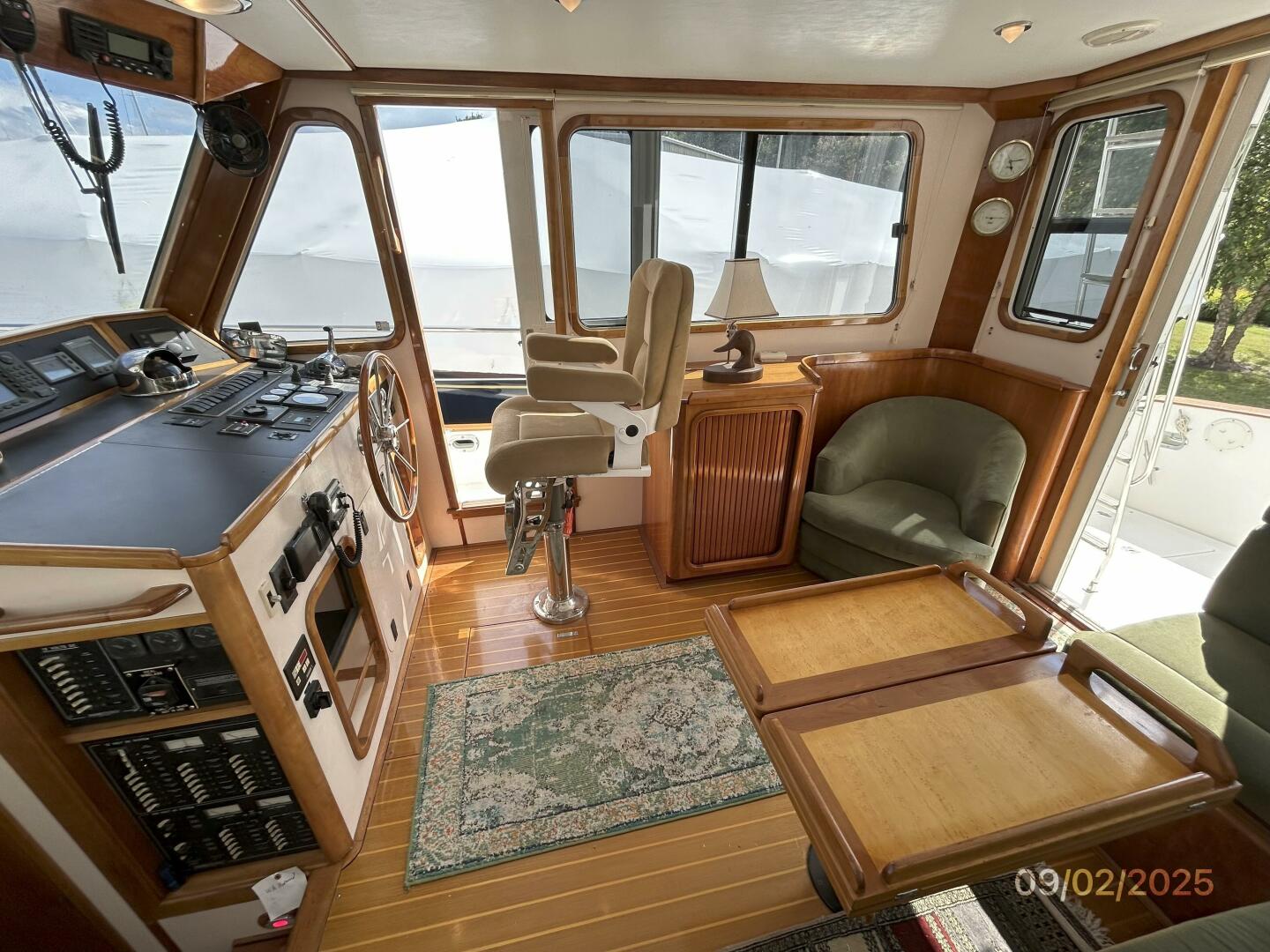 40' Legacy salon starboard