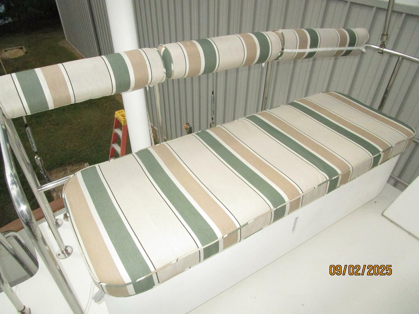 40' Legacy flybridge aft seating